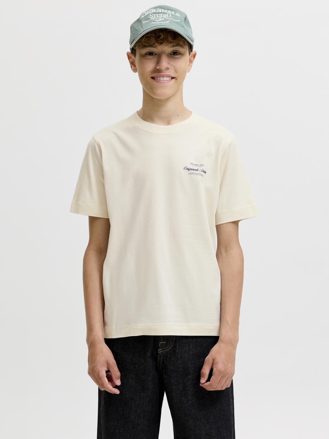 model_shot-front